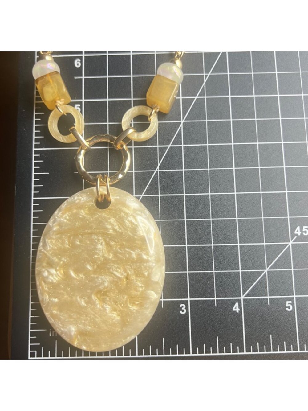 Vintage Lucite Statement Necklace Earrings Set Marbled Beige Pendant Gold Tone - Picture 5 of 14